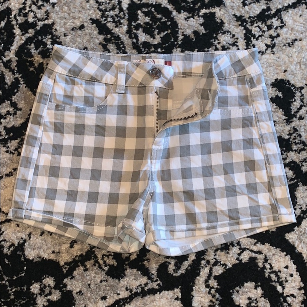 Grey and white plaid striped shorts with pockets